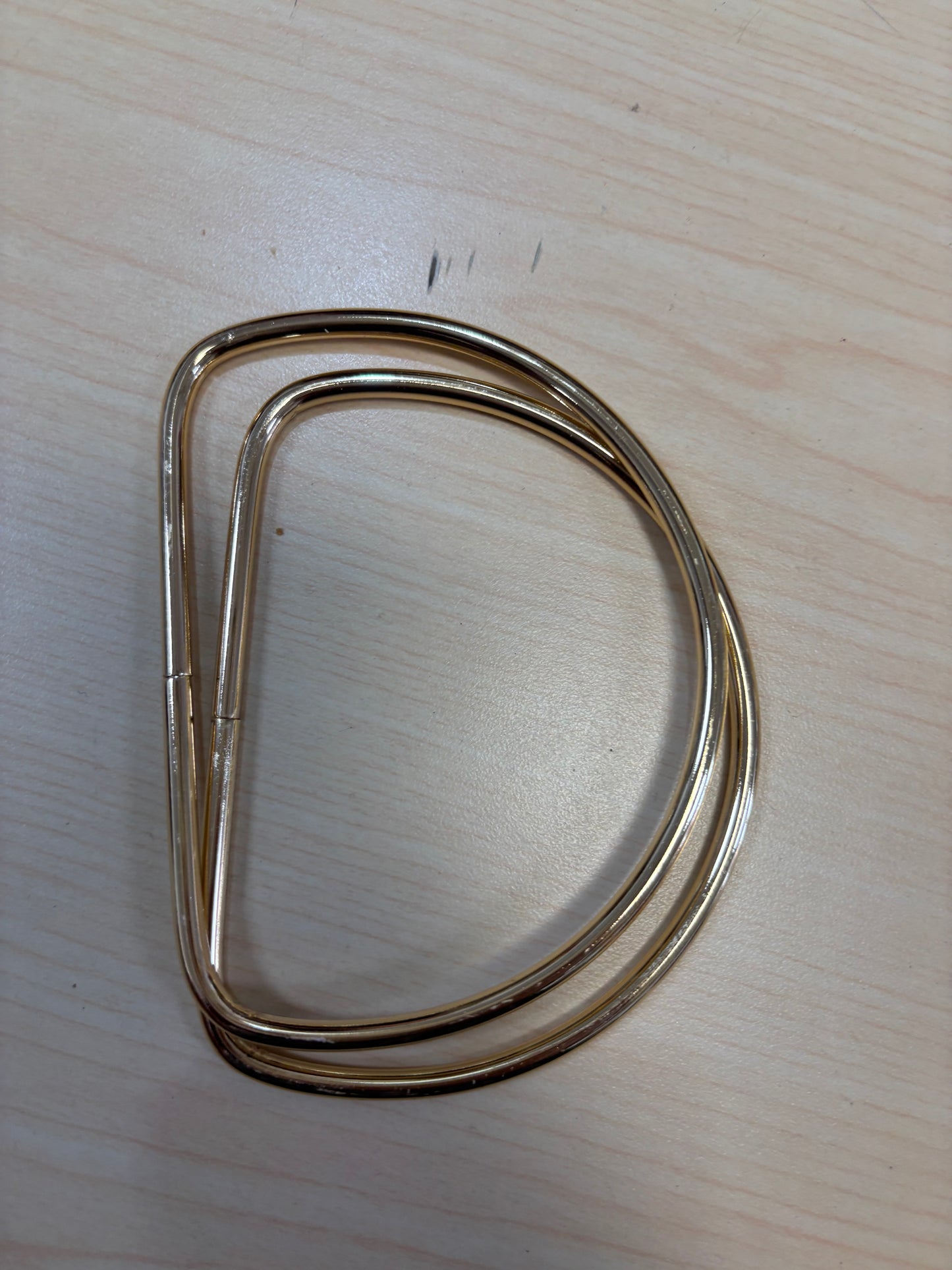 Asa de metal en color oro 4”