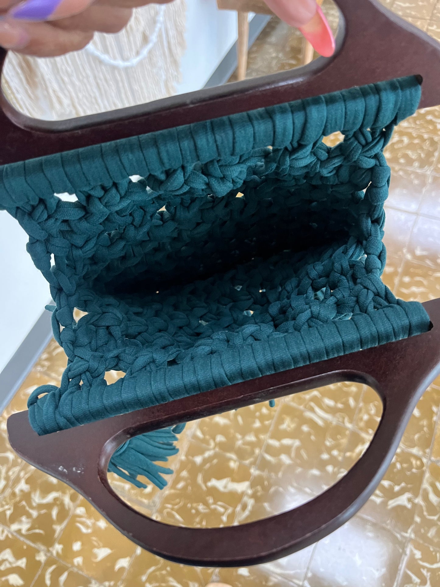 Cartera de mano con flecos