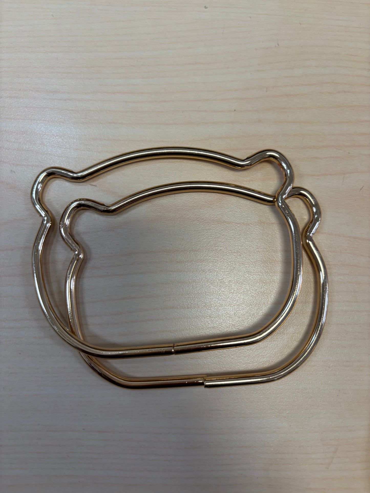 Asa de metal en color oro 4”