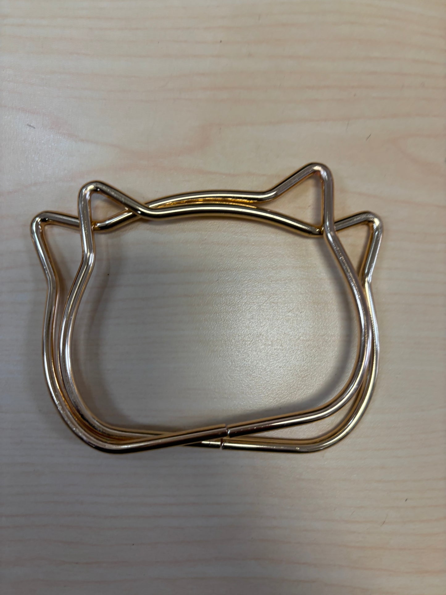 Asa de metal en color oro 4”