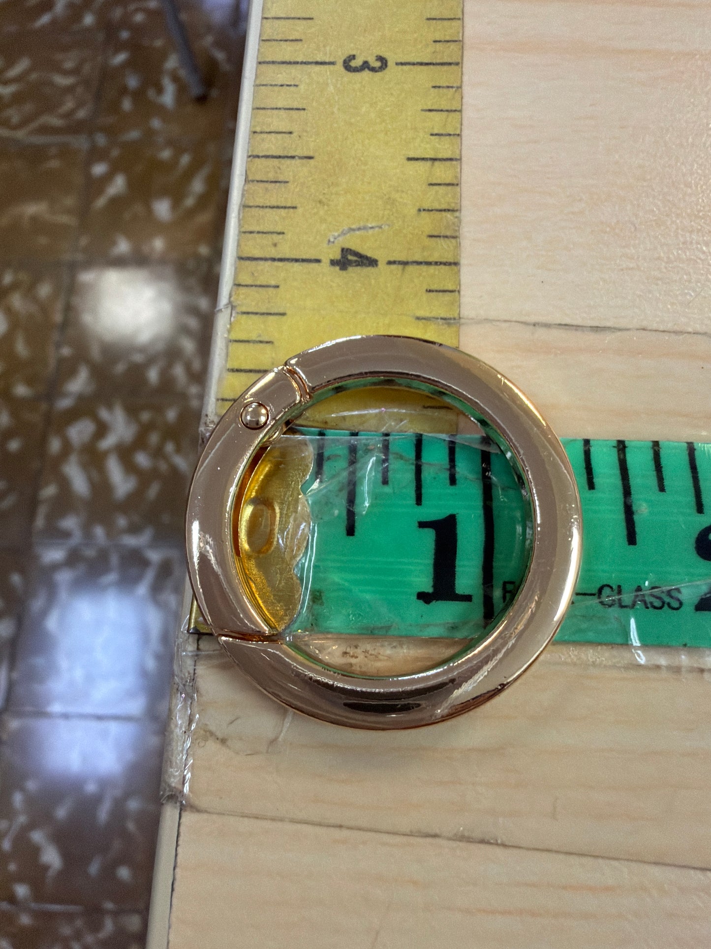 Argolla mosquetón con apertura